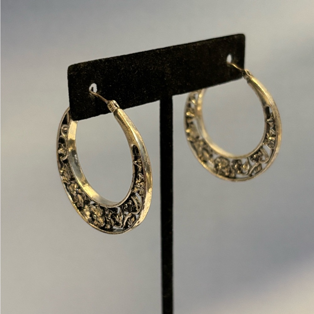 🌻Lucky Brand Rustic Silver Floral Design Hoop Earrings 1-7/16”